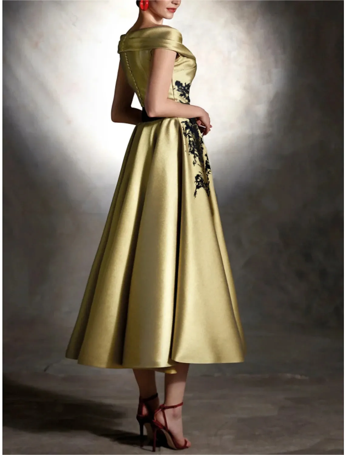 Aimishang  A-Line Cocktail Champagne Gold Dresses Vintage Dress Formal Wedding Guest Tea Length Sleeveless Off Shoulder Satin with Pleats Appliques