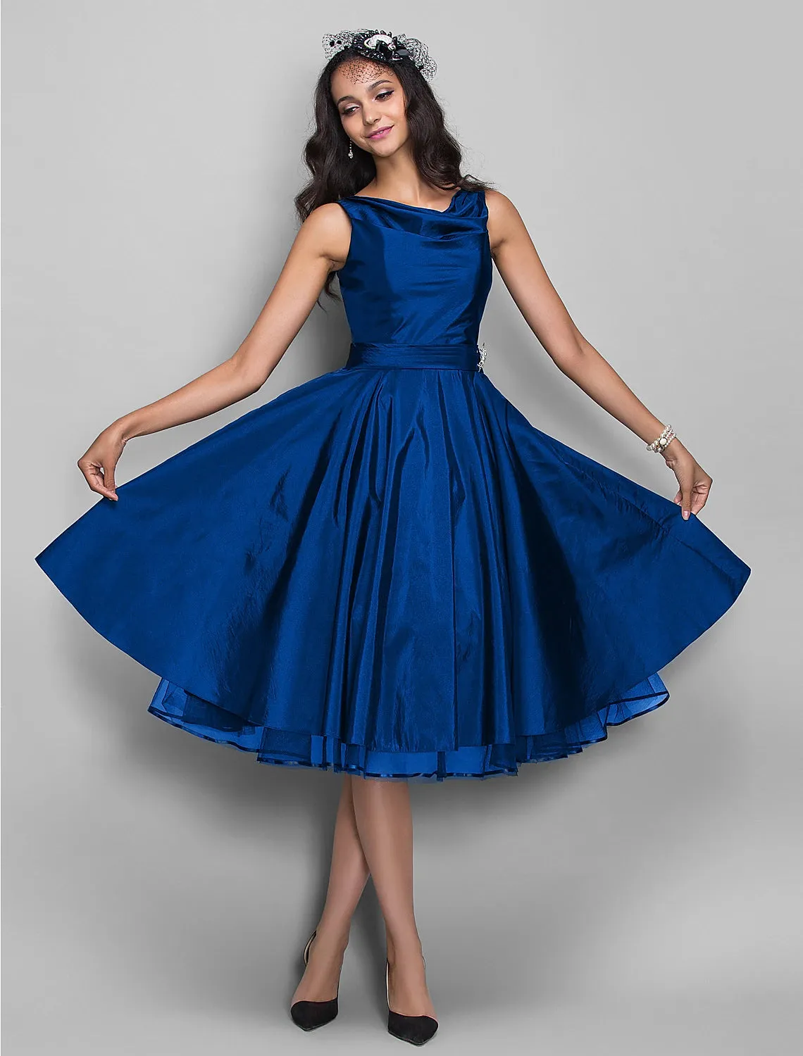 Aimishang  A-Line Cocktail Dresses Vintage Dress Halloween Knee Length Sleeveless V Neck Taffeta with Pleats Crystals