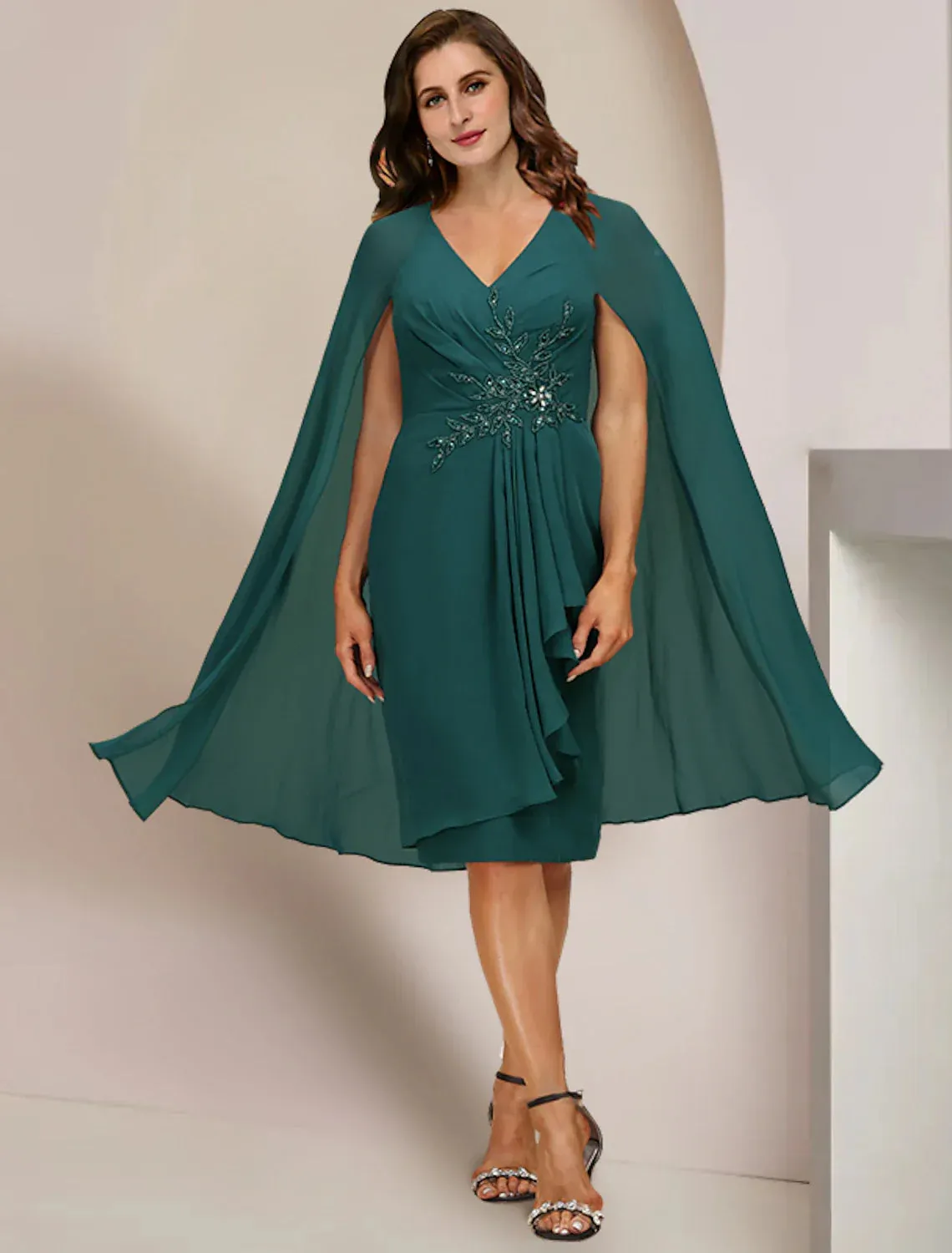 Mother of the Bride Dresses Plus Size Curve Hide Belly Wedding Guest Vintage Elegant V Neck Knee Length Chiffon Sleeveless with Pleats Crystals Beadin