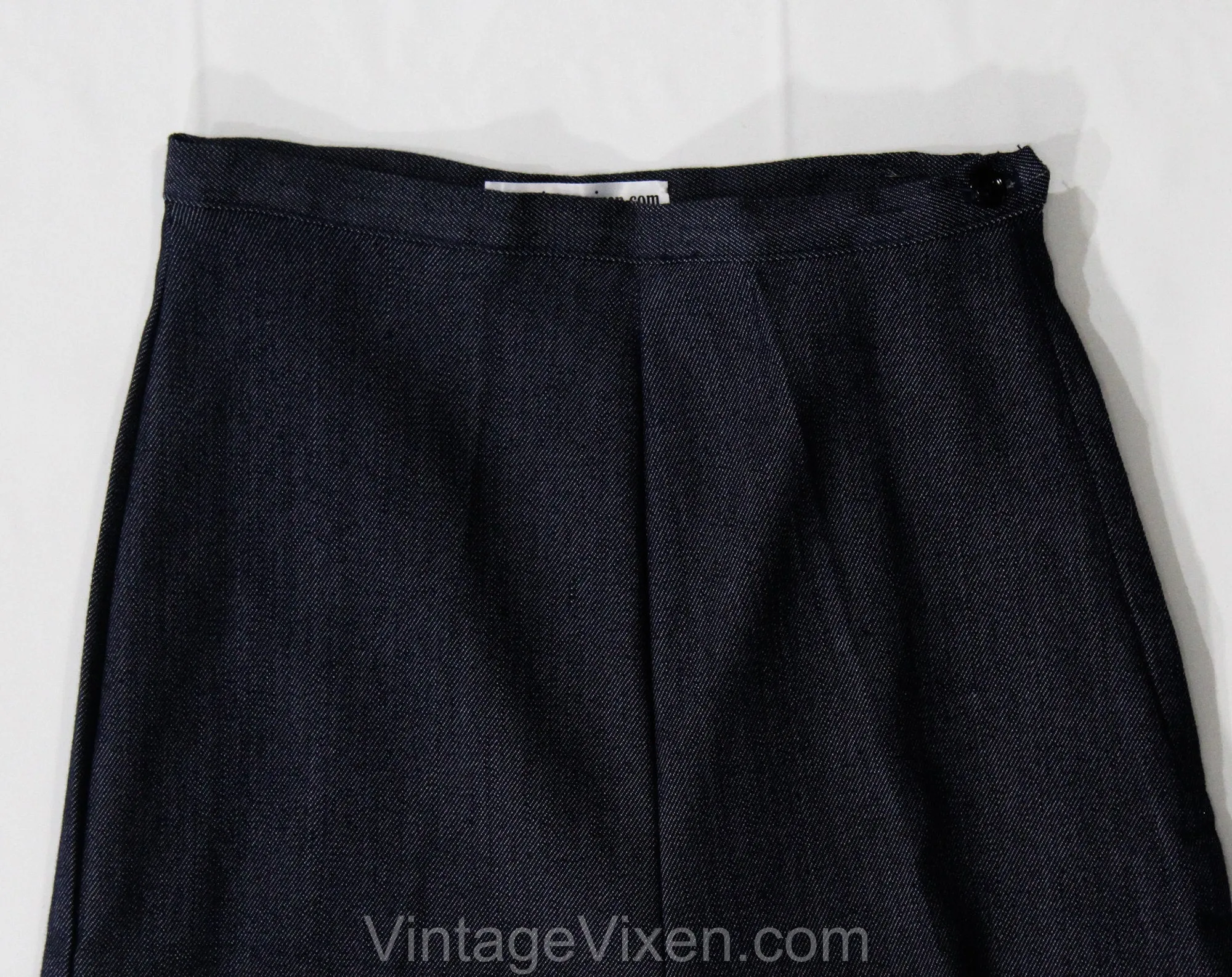 Size 0 Denim Short Pants - XXS 1950s Bermuda Length Clam Diggers - 50s 60s Dark Blue Stretch Cotton - Pin Up Girl NWT Deadstock - Waist 23
